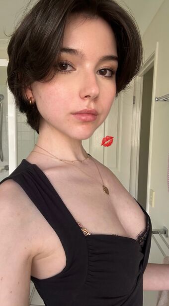 Newinsight Голые слитые фото OnlyFans 16