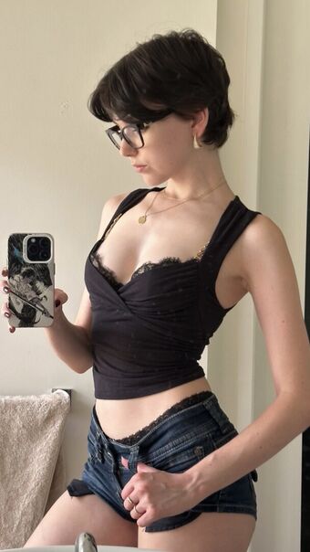 Newinsight Голые слитые фото OnlyFans 26