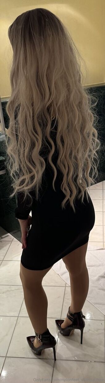 nylonfeet_stiletto_free