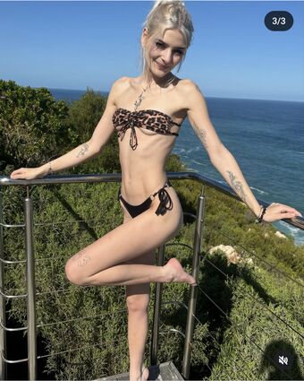 Onlinelily Голые слитые фото OnlyFans 2