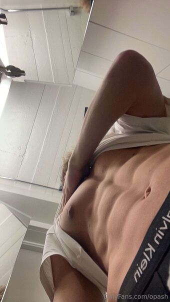opash Голые слитые фото OnlyFans 13