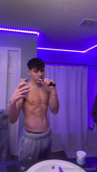 opash Голые слитые фото OnlyFans 16