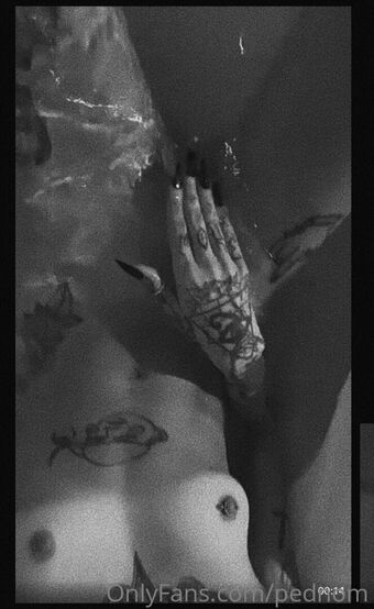 Pednom Голые слитые фото OnlyFans 11