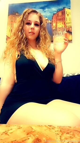 pinkpineapple63 Голые слитые фото OnlyFans 18