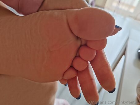 pinkyfeet23