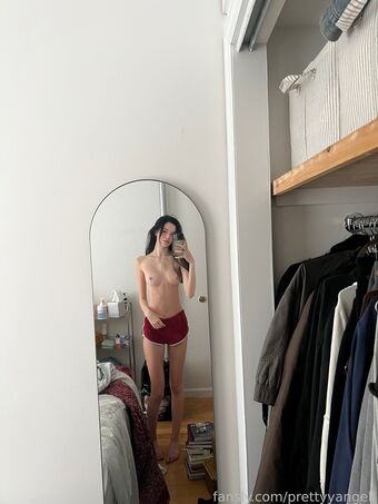 prettyyangell Голые слитые фото OnlyFans 32