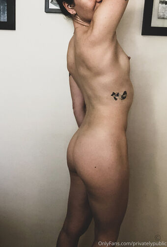 privatelypublic Голые слитые фото OnlyFans 17