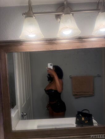 pyteee Голые слитые фото OnlyFans 120