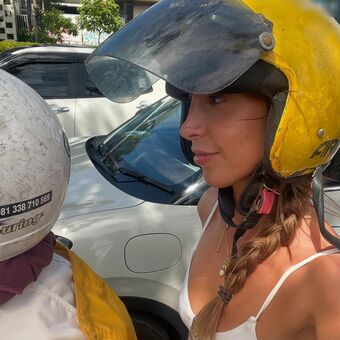 Rebecca Looschelders