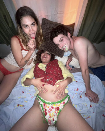 Remi-wolf Голые слитые фото OnlyFans 21