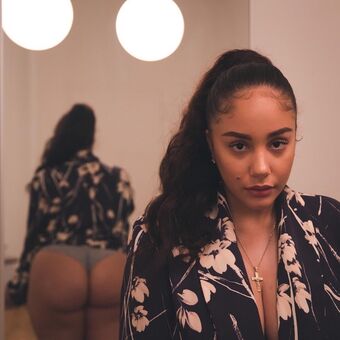 Scarlet.Cas Голые слитые фото OnlyFans 4