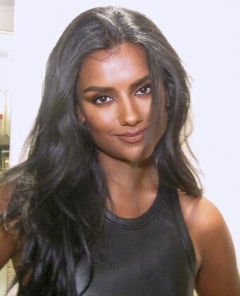 Simone Ashley Голые слитые фото OnlyFans 100