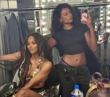 Simone Ashley Голые слитые фото OnlyFans 101