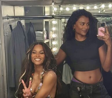 Simone Ashley Голые слитые фото OnlyFans 102