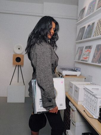 Simone Ashley Голые слитые фото OnlyFans 103