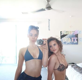 Sofie Dossi