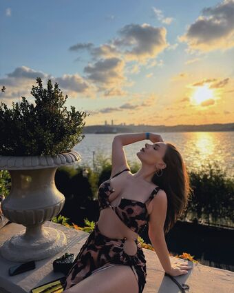 suna Голые слитые фото OnlyFans 47