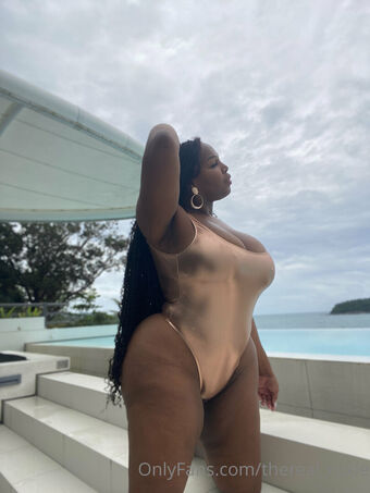 thereal_roxie