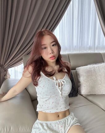 tr.ivia Голые слитые фото OnlyFans 12