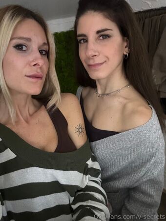 v-secrets Голые слитые фото OnlyFans 3