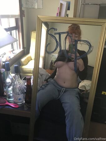 valfree Голые слитые фото OnlyFans 13