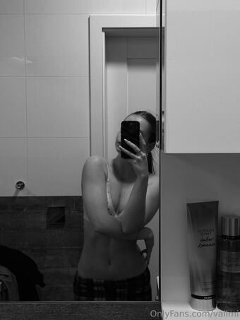 Vallmi Голые слитые фото OnlyFans 34