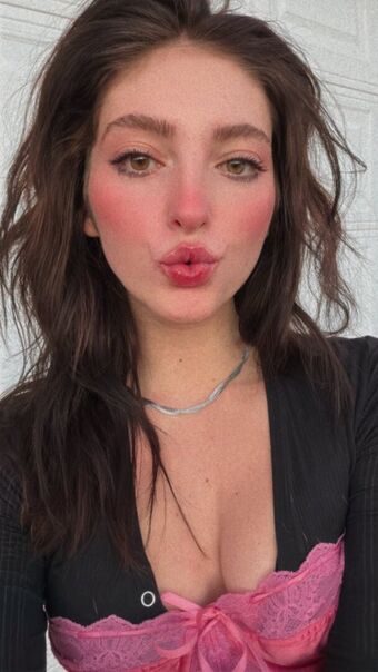 Willow Shields Голые слитые фото OnlyFans 218