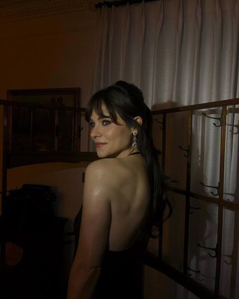 Zooey Deschanel Голые слитые фото OnlyFans 73